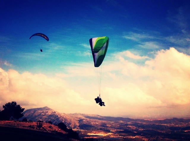  Simultaneous flight in paragliders