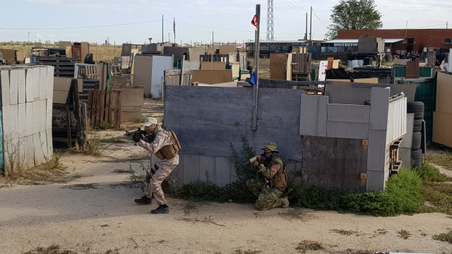 Cubriendo al companero