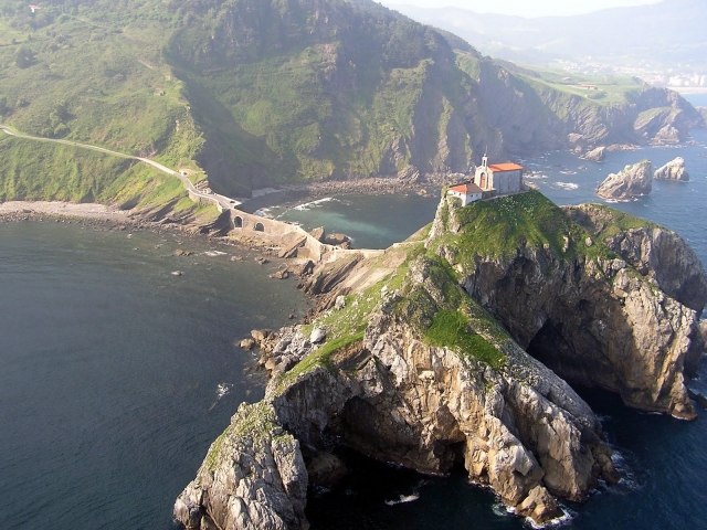  Helicopter ride through San Juan Gaztelugatxe 