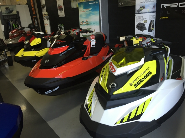 Motos de agua en concesionario