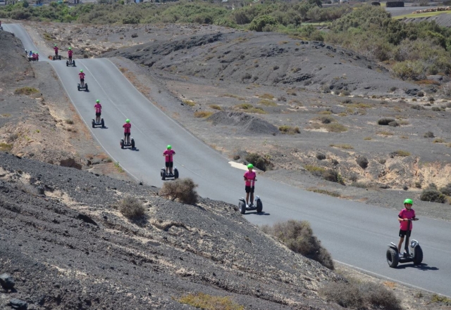 Pilotando segways por la carretera canaria