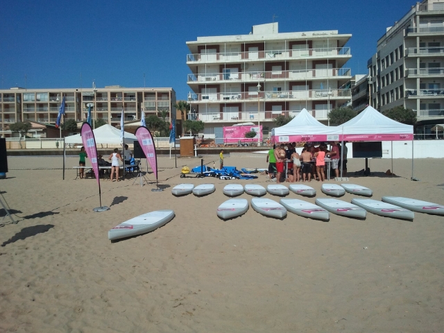  Paddle surf sulla spiaggia 