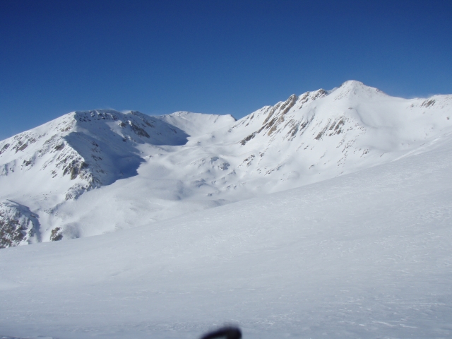  The mountain under the white blanket 