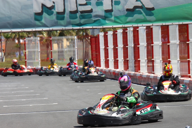Compitiendo en karts