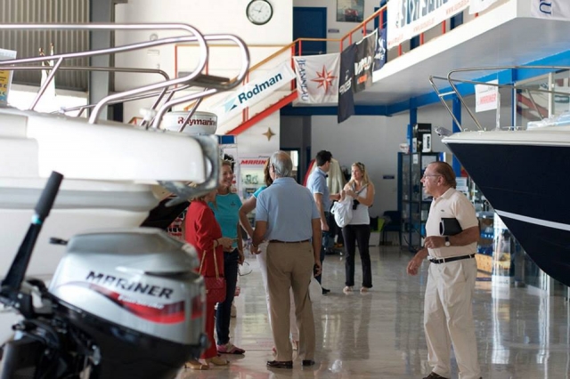En la exposicion de venta de barcos