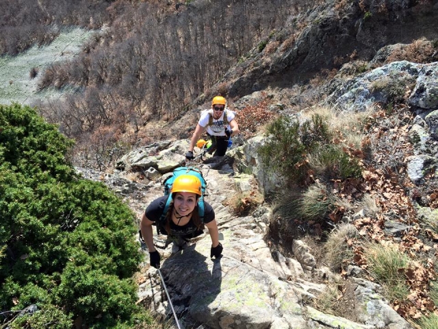 e-19707269-mirando-hacia-arriba-desde-la-ferrata14731537707417.jpg