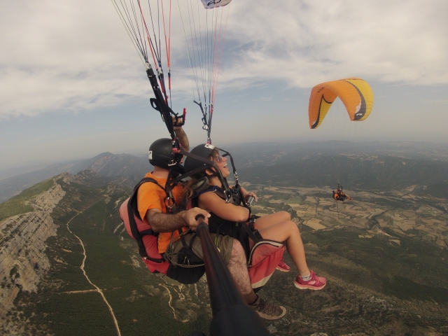 Vuelos simultaneos en parapente