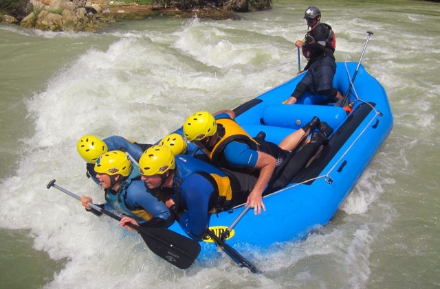 Sesión de rafting en el río Genil
