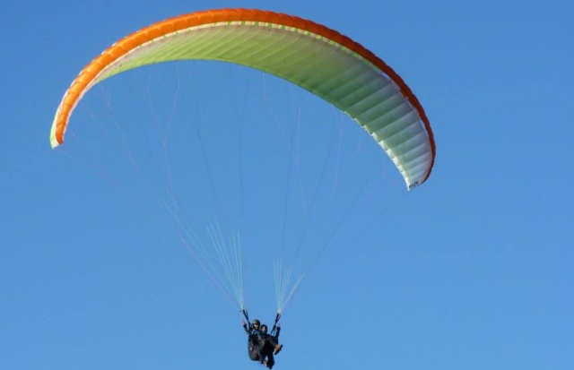 Volando junto al monitor