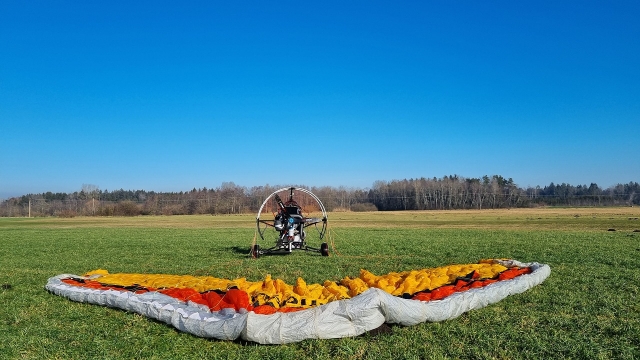 e-19708235-paramotor-6944008-1280164631455116463145989506.jpg