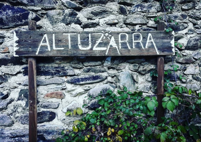  Route sign 
