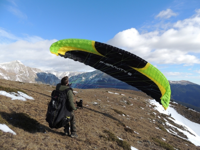  Controlling the paraglider in the snow 