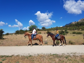 res_o-58092-rutas-a-caballo_de_ainhoa-alcalde-rodriguez_16837975397633.jpeg