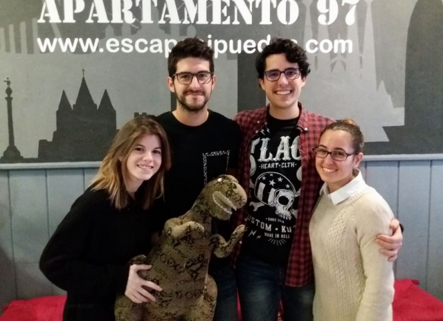 Grupo de cuatro escapistas