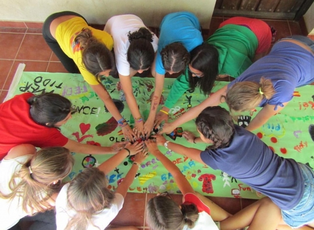  Drawing the mural together 