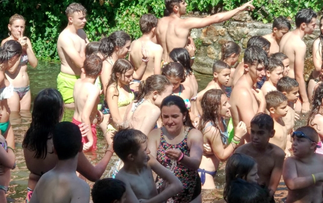  Bathing in natural pools