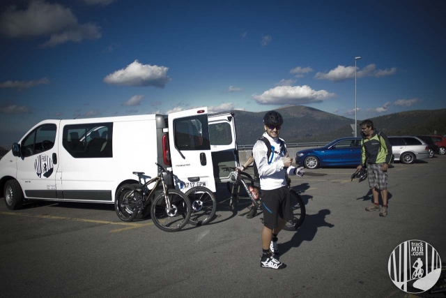  前往纳瓦塞拉达港 (Puerto de Navacerrada) 的滑雪缆车。 