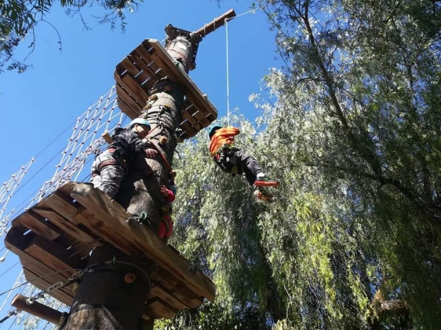 Soggetto alla zip line 