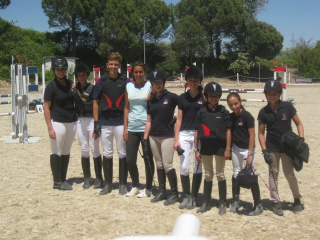 Grupo de menores de la Hipica La Moraleja