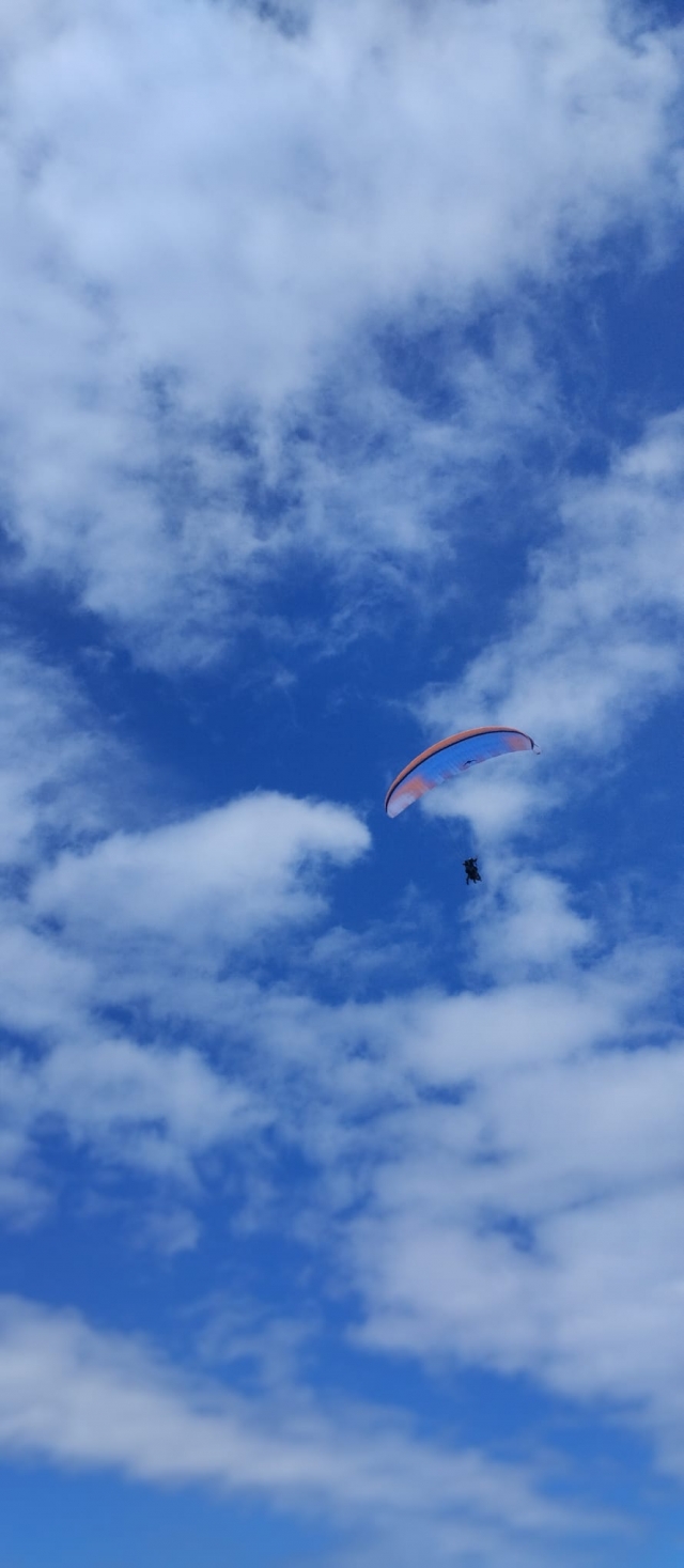 res_o-66815-parapente_de_laura-dago-rodriguez_17790516683769.jpg