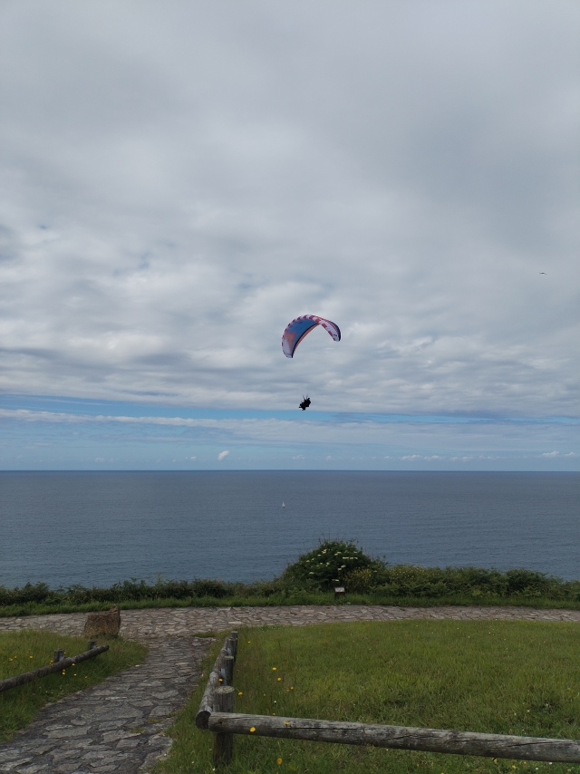 Opinione di Laura su Volo in parapendio biposto a Gijón e video, 20min