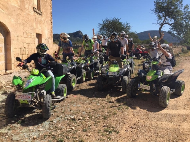 Cuatrimotos de color verde
