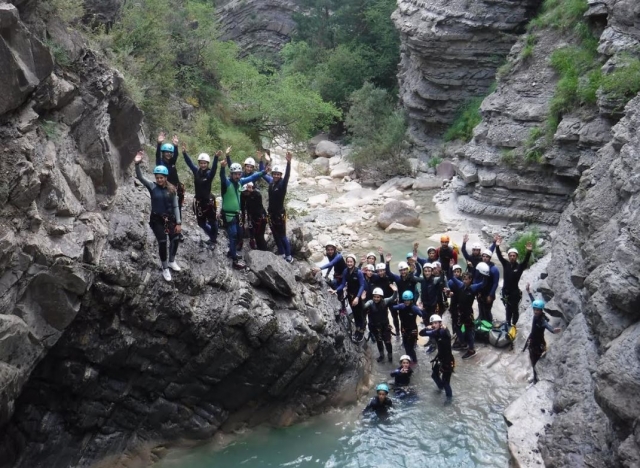 Grupo de campamento en el barranco