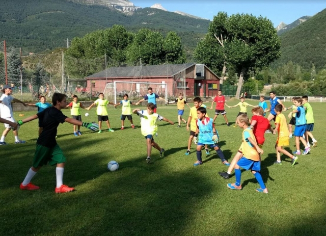 Campus de futbol para varias edades