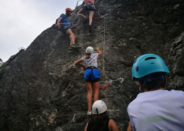 Subiendo la ferrata en Huesca