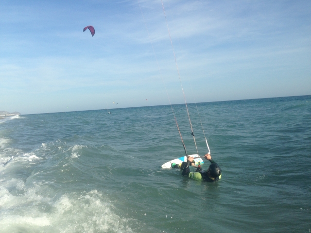 Aprende kitesurf en playa granada