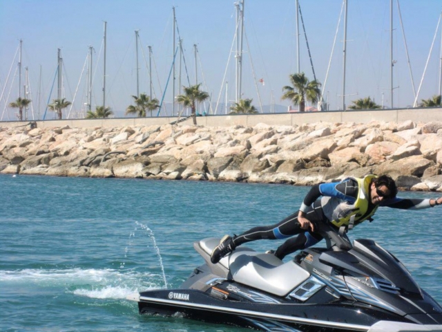 Apollado en el manillar delantero