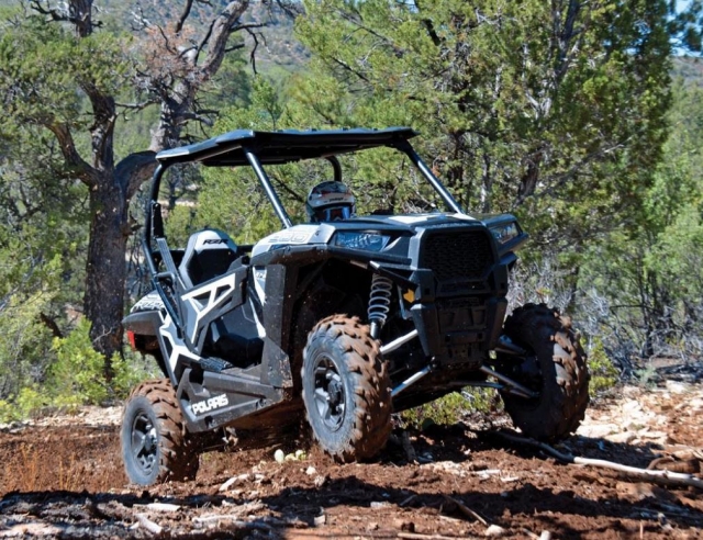 Buggie por camino embarrado