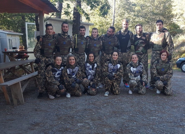  Squadre di paintball gialle e rosse 