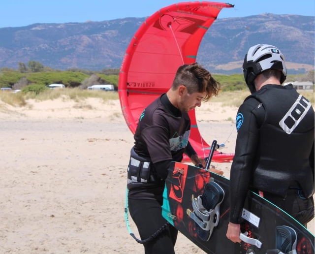 Preparing the kitesurfing material