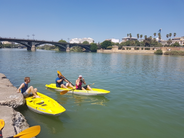  Salire sul kayak 