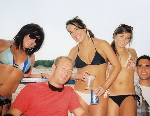 De fiesta en barco en bikini