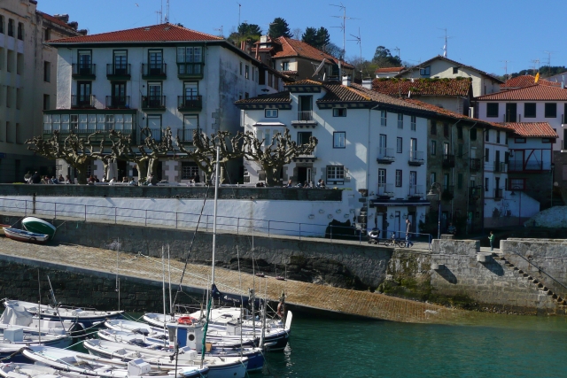 mundaka y sus barcos