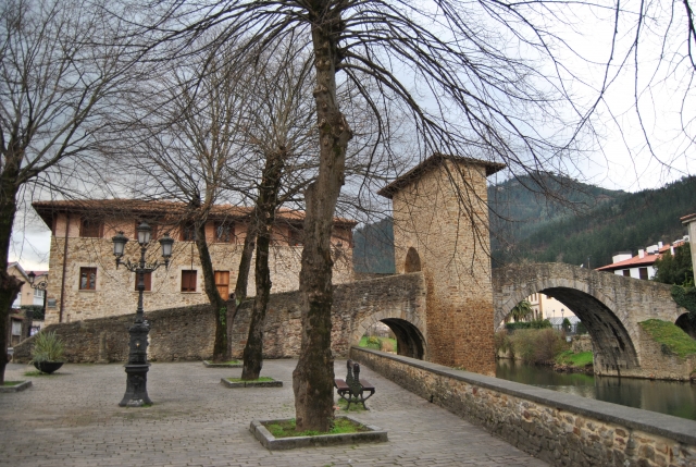 puente viejo balmaseda