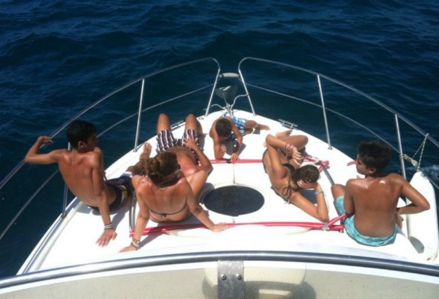 Tomando el sol en cubierta.JPG