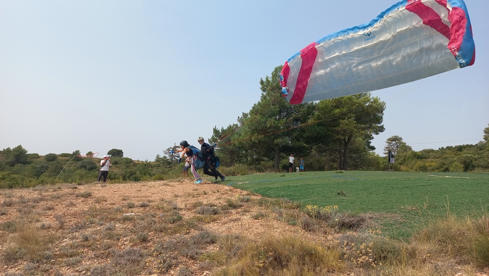 res_o-65960-parapente_de_valerie-et-philippe-rossel_17603441508133.jpg res_o-65960-parapente_de_valerie-et-philippe-rossel_17603441508133.jpg