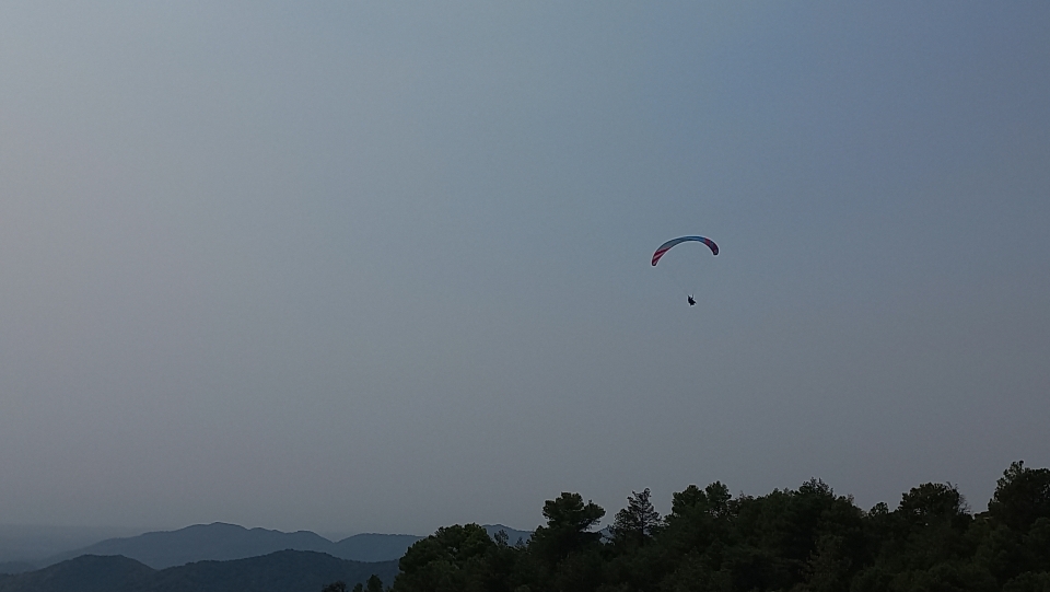 res_o-65960-parapente_de_valerie-et-philippe-rossel_17603441578535.jpg res_o-65960-parapente_de_valerie-et-philippe-rossel_17603441578535.jpg