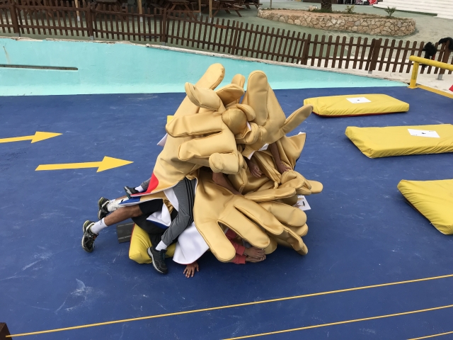  Playing crazy hands 