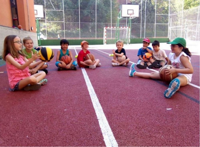  篮球场上的游戏 