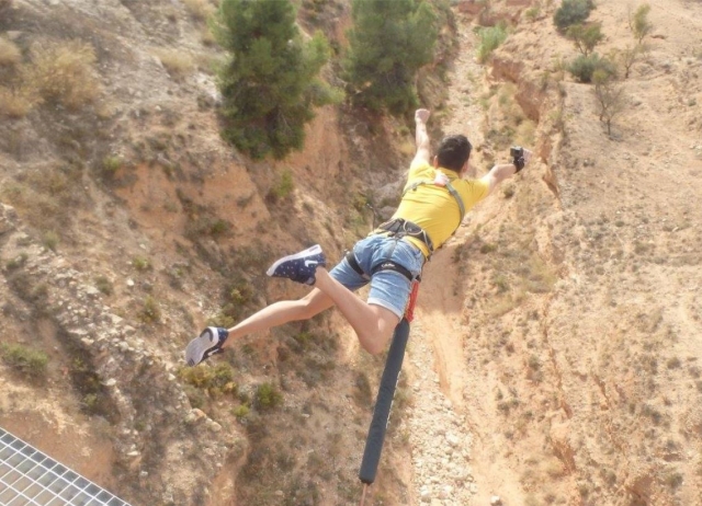  Salto dal ponte nel vuoto 