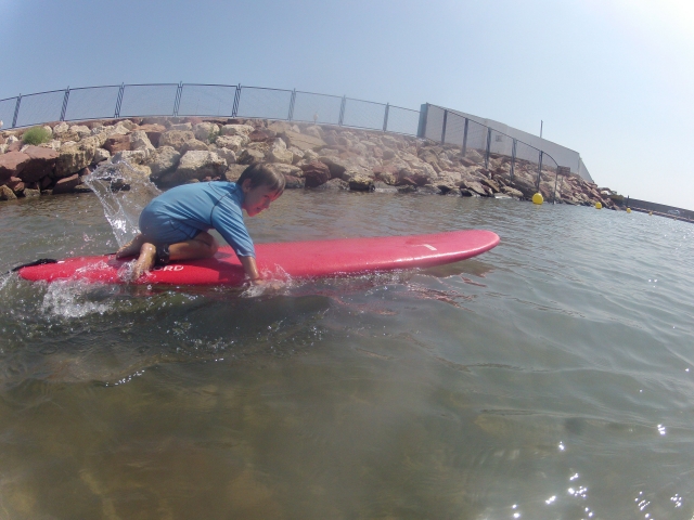 Remando con los brazos