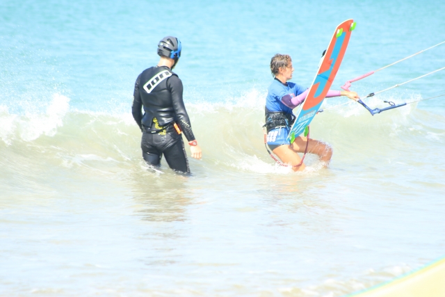 Instructor sujetando el equipo de kile