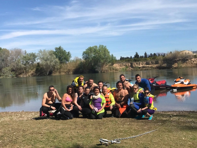 Grupo de excursion en moto nautica