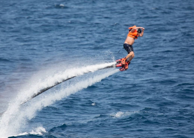 Estrenandose en el flyboard en Badalona