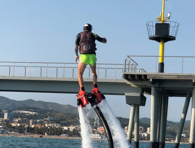 Flyboard en el puerto de Badalona