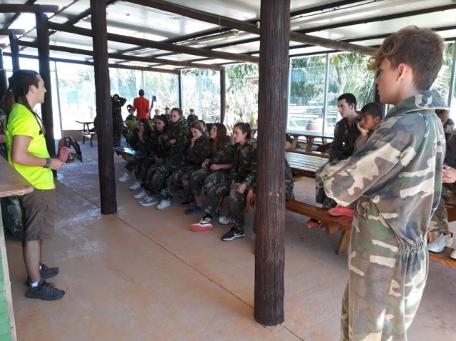  Erklären der Paintball-Regeln in Sant Pere 